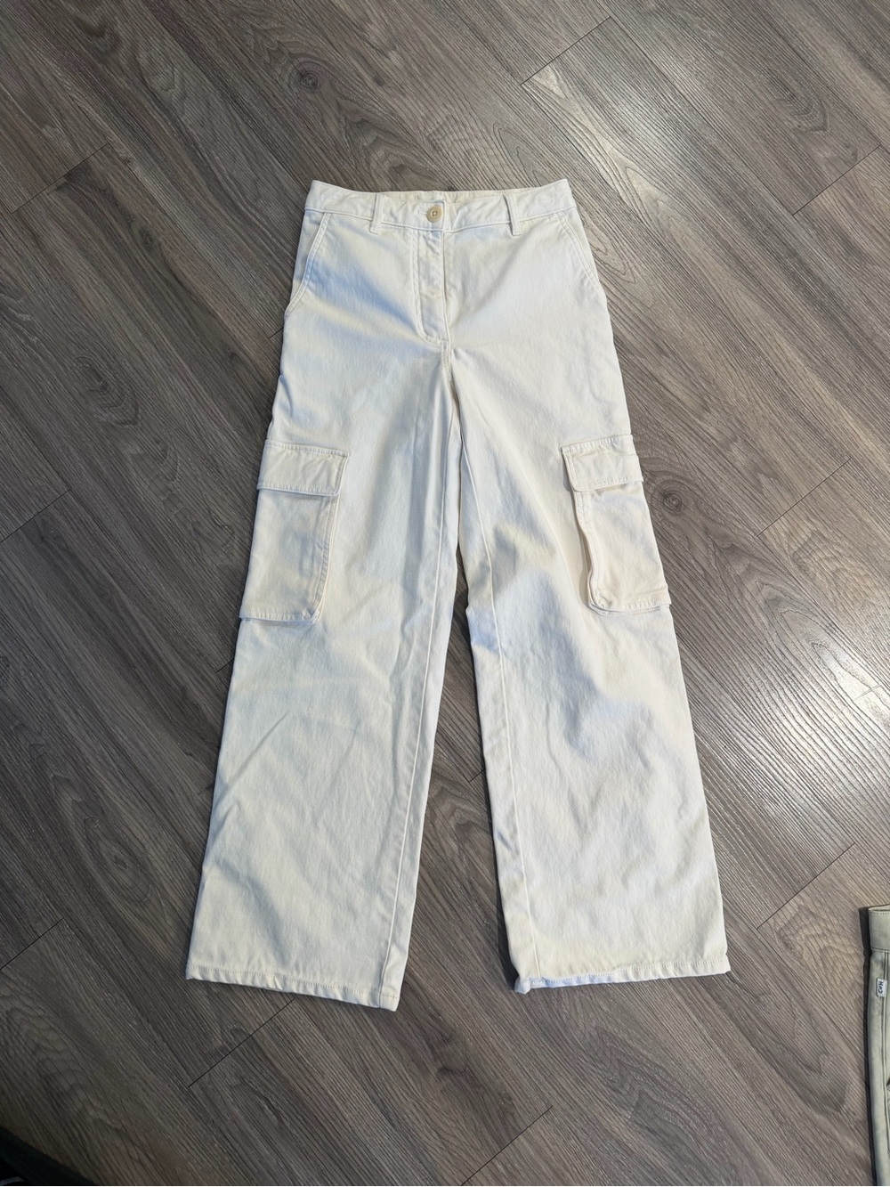 Aritzia Wilfred free white cargo pants worn once size 0